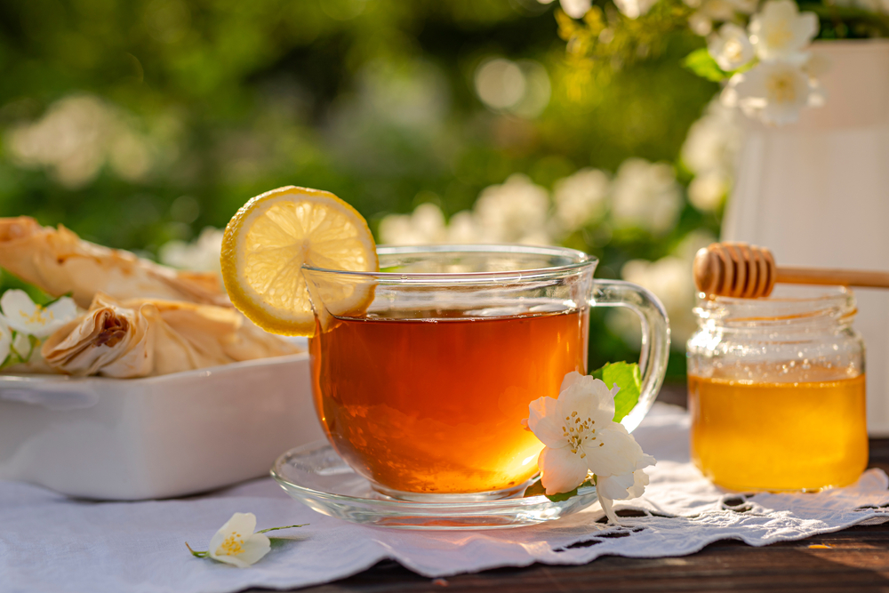 Le tisane da provare contro i crampi mestruali