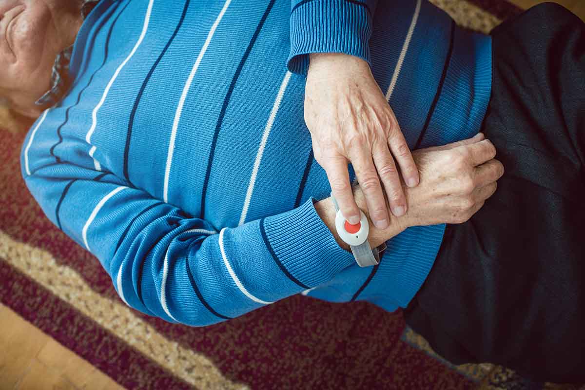 Come prevenire le cadute degli anziani