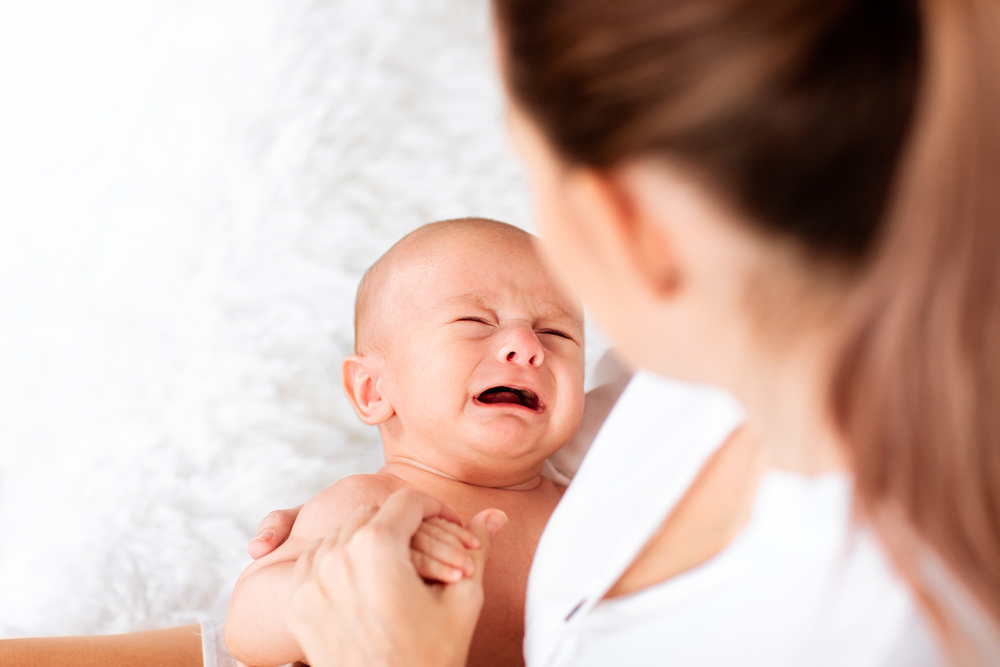 Come dare sollievo al neonato quando ha aria nella pancia