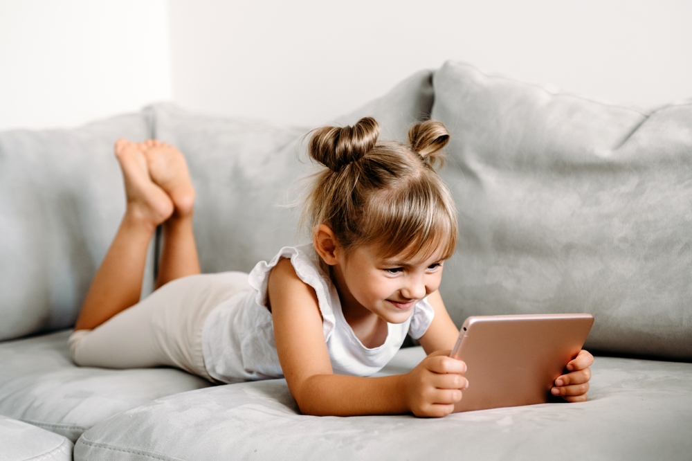 I consigli per gestire il tempo dei bambini davanti agli schermi
