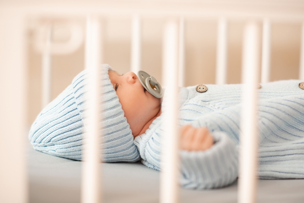 Come mettere nel lettino un neonato senza svegliarlo