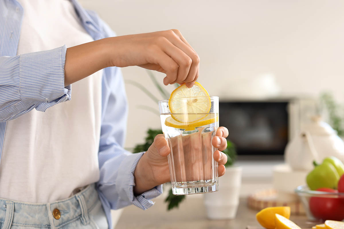 Perché acqua e limone fanno digerire