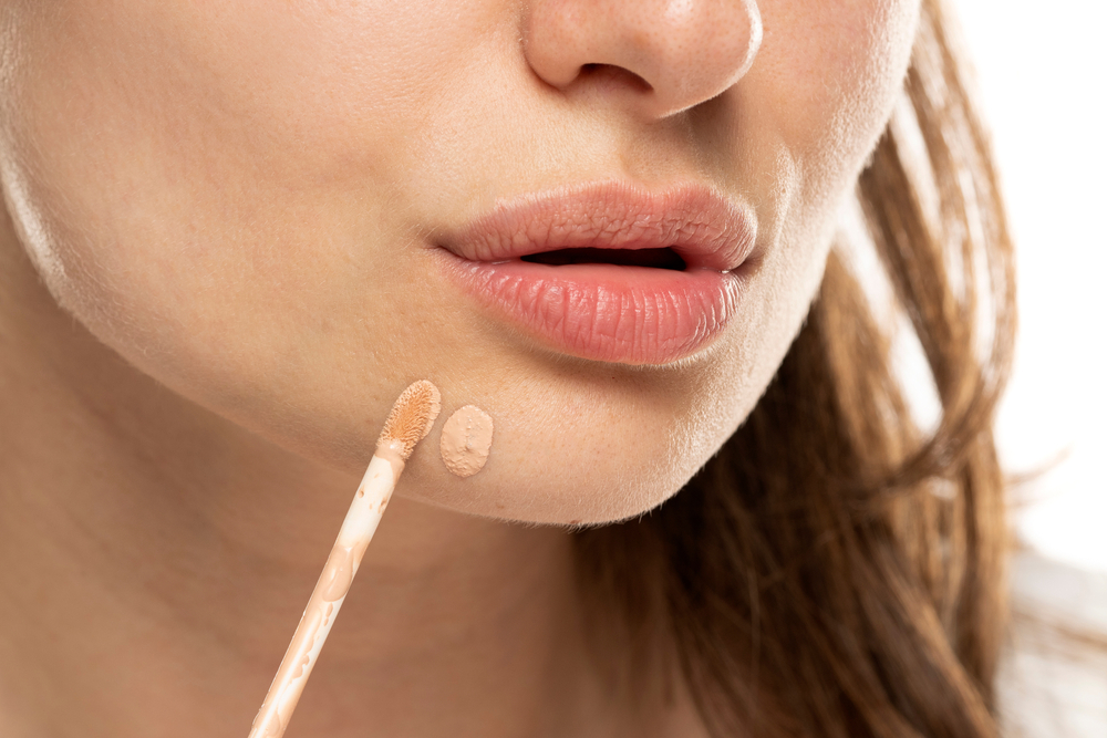 Come coprire i brufoli con il make up